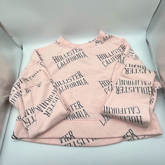 Hollister Crop Sweatshirt - Picture 2 of 4